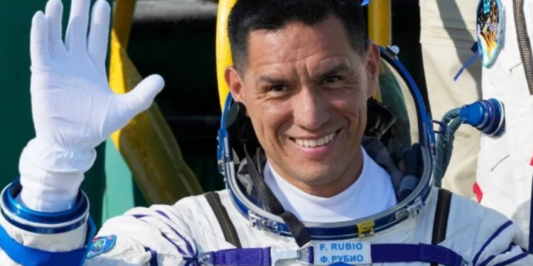 El astronauta Frank Rubio responderá preguntas de los niños.