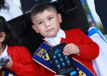 Tecnología en el Aula beneficia a estudiantes de San Marcos
