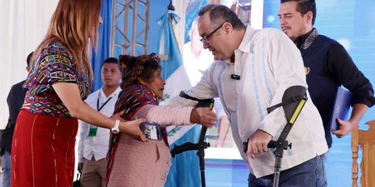 Gira presidencial del Programa del Adulto Mayor
