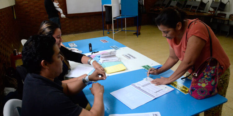 Mineduc entrega edificios escolares para elecciones generales 2023.