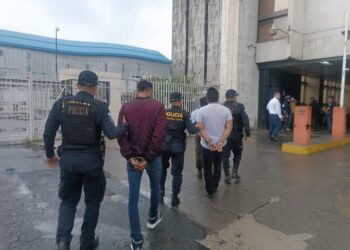 Policía detiene a más de 50 personas por incumplir la ley seca