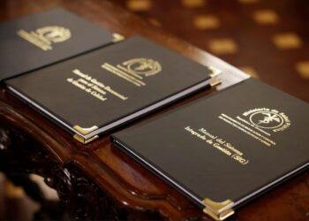 Presentan manuales para el control y regularización de productos farmacéuticos y afines en Guatemala