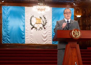 Presidente pide a guatemaltecos participar en fiesta cívica