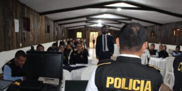Autoridades de la PNC reciben capacitación contra los ciberdelitos