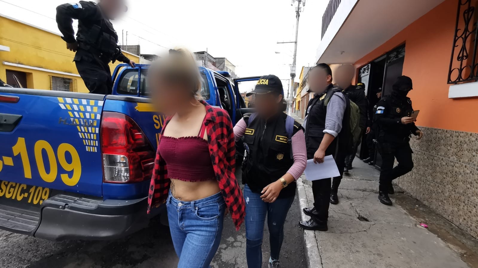 Capturan a salvadoreña acusada de coordinar clicas - Agencia ...