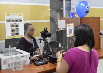 Guatemaltecos podrán tramitar o recoger su DPI en horario extraordinario. /Foto: Renap