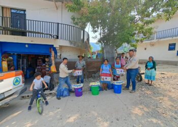 Entregan ayuda humanitaria a pobladores afectados por las lluvias en Jalapa