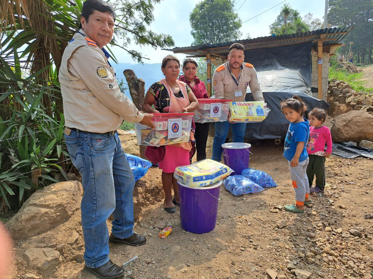 Entregan ayuda humanitaria a pobladores afectados por las lluvias en ...