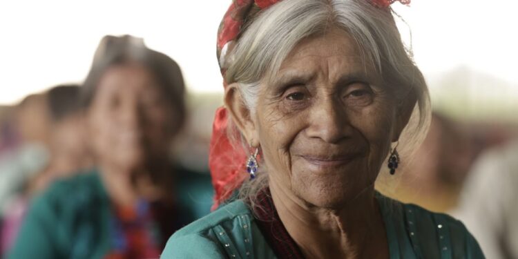 Adultos mayores beneficiados con el PAM en Santa Cruz Barillas, Huehuetenango