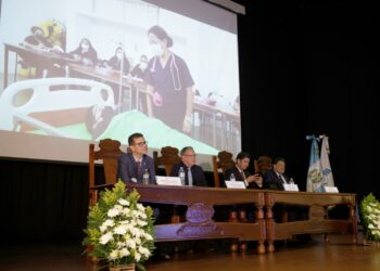 Presentación del programa de becas de enfermería. /Foto: Dickéns Zamora