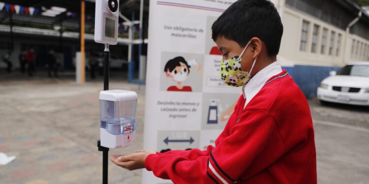Más de 3 millones agregados al seguro médico escolar. /Foto: DCA