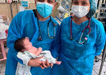 Presentan exitoso caso de cirugía a bebé con gastrosquisis en Jutiapa