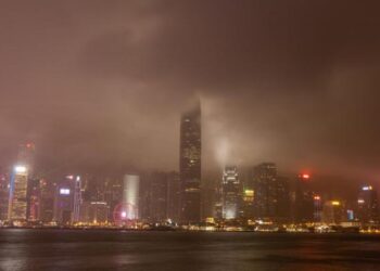 Estudio advierte impacto de la contaminación lumínica en la salud y la vida.