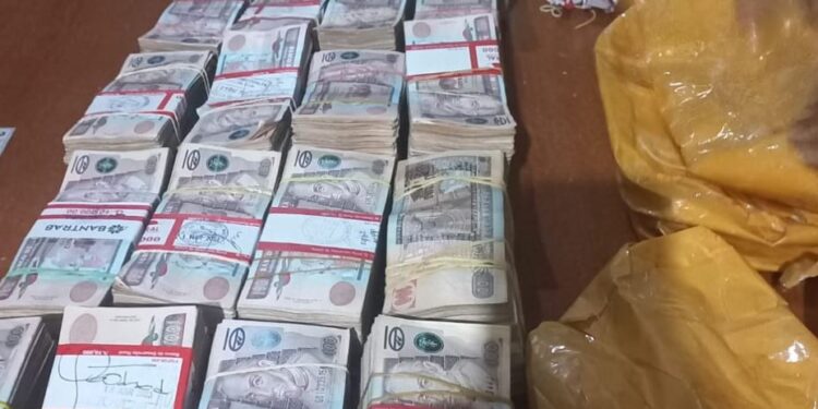 Decomisan un millón 200 mil quetzales en Alta Verapaz