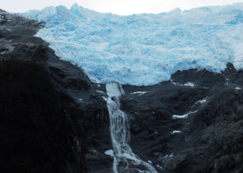 Alertan sobre la aceleración del deshielo de los glaciares chilenos.