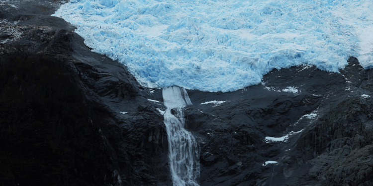 Alertan sobre la aceleración del deshielo de los glaciares chilenos.