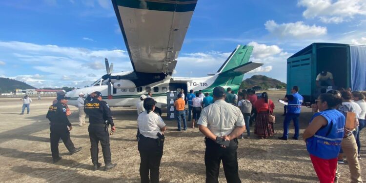 Garantizan la entrega segura y oportuna de documentos electorales en el interior