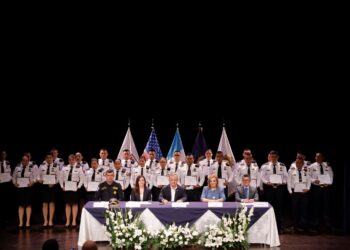 Agentes policiales concluyen curso intermedio de idioma inglés