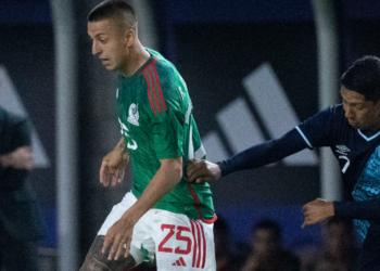 México con poco derrota a Guatemala 2-0