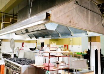 Las mejoras en el hospital benefician el servicio de alimentos para los pacientes y el ambiente para los trabajadores.