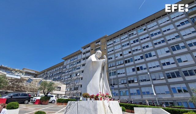 El Papa estará hospitalizado al menos toda la próxima semana