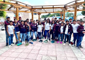 Estudiantes jalapanecos unidos en la campaña Limpiemos Nuestra Guatemala