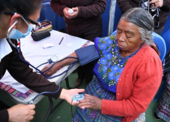 Adultos mayores de Totonicapán beneficiados con jornada de salud