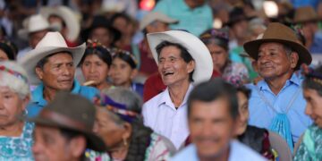 Presidente encabeza acto de notificación de más de mil beneficiarios del PAM