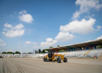 Supervisan trabajos de mejoramiento en el Parque Erick Barrondo. /Foto: Álvaro Interiano y Dickéns Zamora