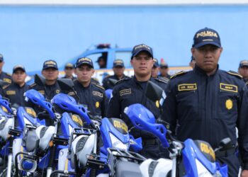 Personal policial recibió nuevo equipo para mejorar el servicio de seguridad. /Foto: Gilber García