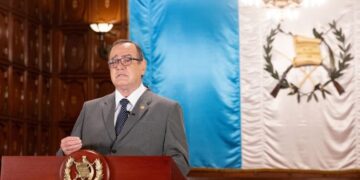 Presidente Giammattei llama a guatemaltecos a acudir a las urnas