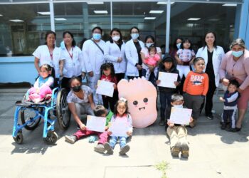 Después de intenso tratamiento niños se gradúan en Hospital Regional de Occidente