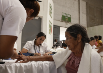 Jornada móvil de salud atendió a adultos mayores durante la entrega del PAM en Jutiapa.