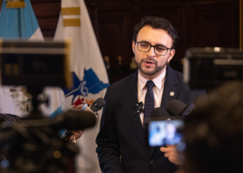 El Secretario de Comunicación Social de la Presidencia dio declaraciones a la prensa.