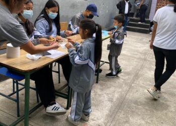 Simulacro de elecciones infantiles en colegio mixto Inmaculado Corazón de María. / Foto: TSE.