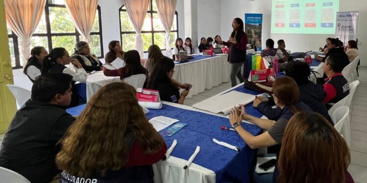 Capacitan a delegados en atención integral de víctimas de trata de personas en Huehuetenango