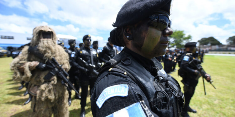 Mingob fortalece la equidad de género en las filas policiales