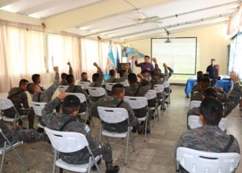 Soldados fortalecen conocimientos sobre plantas medicinales