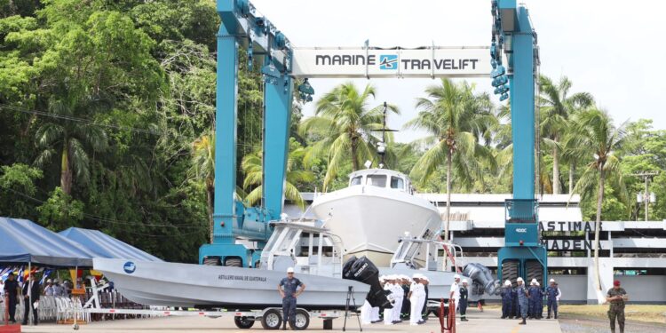 Presidente participa en actos protocolarios del III aniversario del Astillero Naval del Ejército