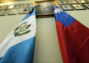 Banderas de Guatemala y República de China (Taiwán)