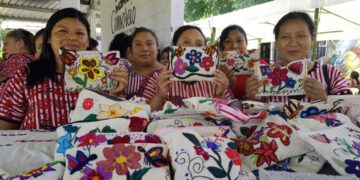 Beca artesano beneficia a mujeres guatemaltecas. /Foto: Mides