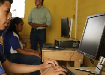 Mineduc crea el Programa de Becas Bicentenario