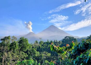 Volcán Santiaguito registra explosiones