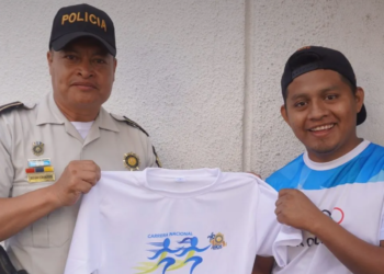 Se comienzan a entregar los kits para la Carrera Nacional “Policía por la Paz”