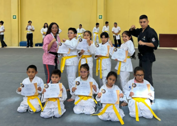 Alumnos de la Academia de Karate del Centro Deportivo Erick Barrondo alcanzan nueva cinta