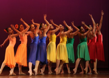 Forma parte de la Academia de Danza del MCD