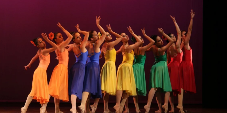 Forma parte de la Academia de Danza del MCD