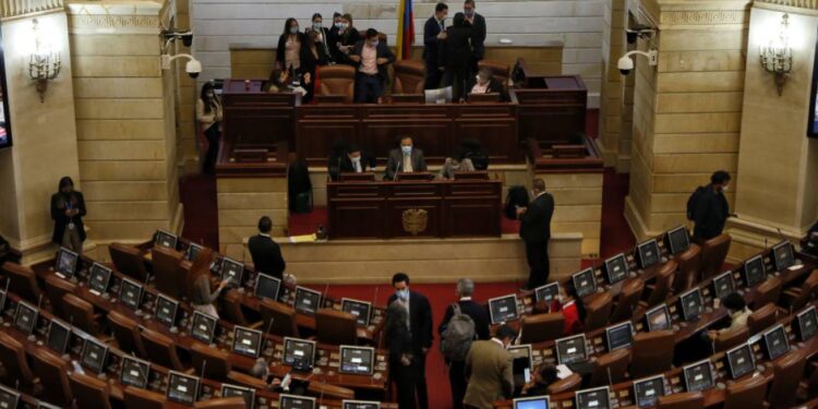 Ley estadounidense propone facilitar fondos para sus aliados de política exterior