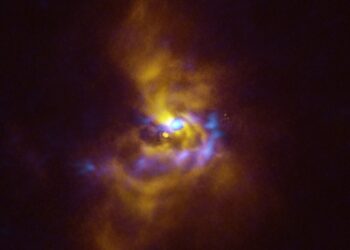La joven estrella con brazos de gases y polvo podrían dar respuesta sobre el nacimiento de planetas gigantes. / Foto: ESO.