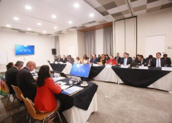 El secretario general de la Comunidad de las Democracias visita Guatemala